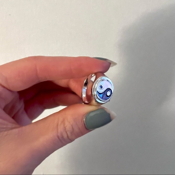EVRY JEWELS YIN YANG "YOU COMPLETE ME" SILVER-PLATED SIGNET RING - Picture 7 of 13